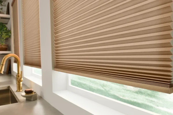 HC_AUTO_H995279_DIN_KIT_04_16_9